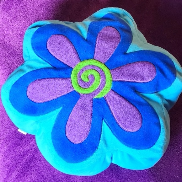 LOOKING FOR A FLOWER PILLOW!! vintage , y2k - Picture 2 of 4
